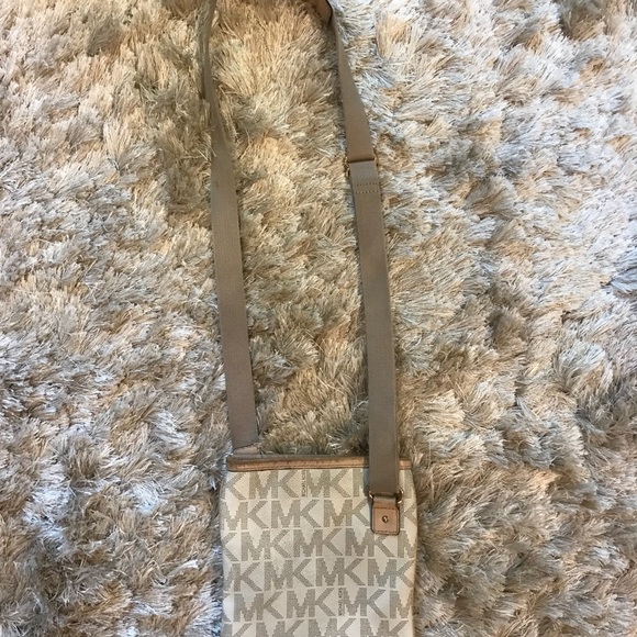 Michael Kors crossbody bag - Picture 5 of 6